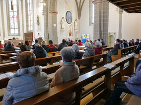 Heilige Messe mit karnevalistischem Ambiente (Foto: Karl-Franz Thiede)